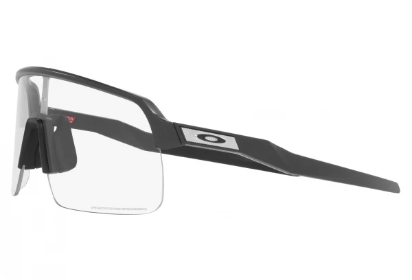 Lunettes Oakley Sutro Lite Matte Carbon Photochromic / Ref : OO9463-4539 Noir / Rose 5 Lunettes Oakley Sutro Lite Matte Carbon Photochromic / Ref : OO9463-4539 Noir / Rose – Image 3