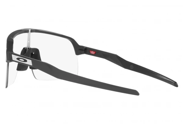 Lunettes Oakley Sutro Lite Matte Carbon Photochromic / Ref : OO9463-4539 Noir / Rose 6 Lunettes Oakley Sutro Lite Matte Carbon Photochromic / Ref : OO9463-4539 Noir / Rose – Image 4